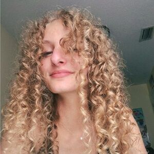 Meet your Posher, Rebekah